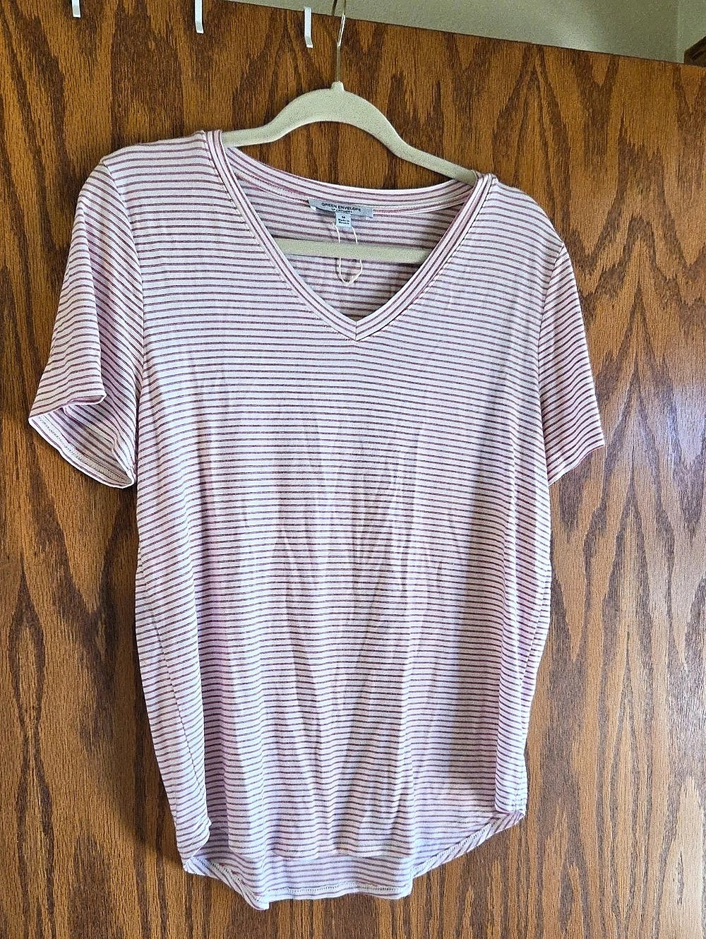 Green Envelope GT9681-CAS Striped V-Neck Tee in Pink & White Size Medium